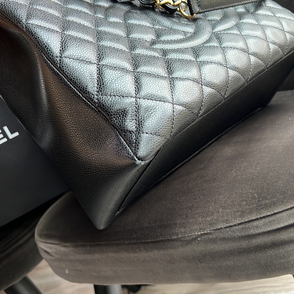 Authentic Chanel tote bag. - Picture 9 of 11
